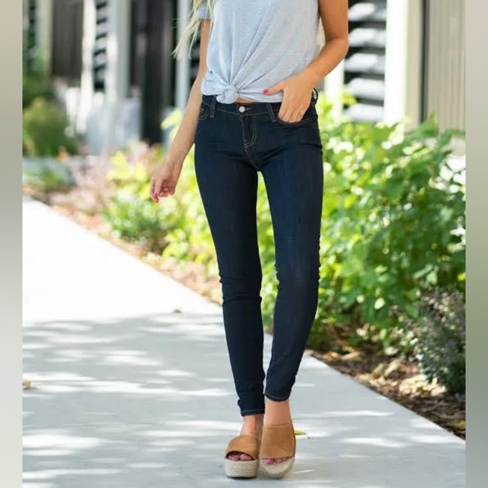 Judy Blue | Kiley Mid Rise Super Soft Skinny Jean - Chic Closet Staple